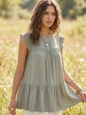 DR2 Babydoll Top M Green Crochet Lace Peplum Tiered Boho Chic Cottage Mori Fairy